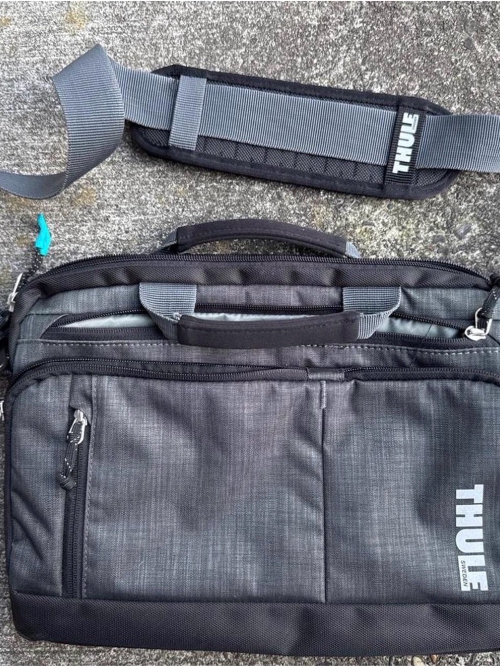 Thule Stravan Deluxe Style Laptop Bag Sleeve 13" Inches Gray CLEAN!